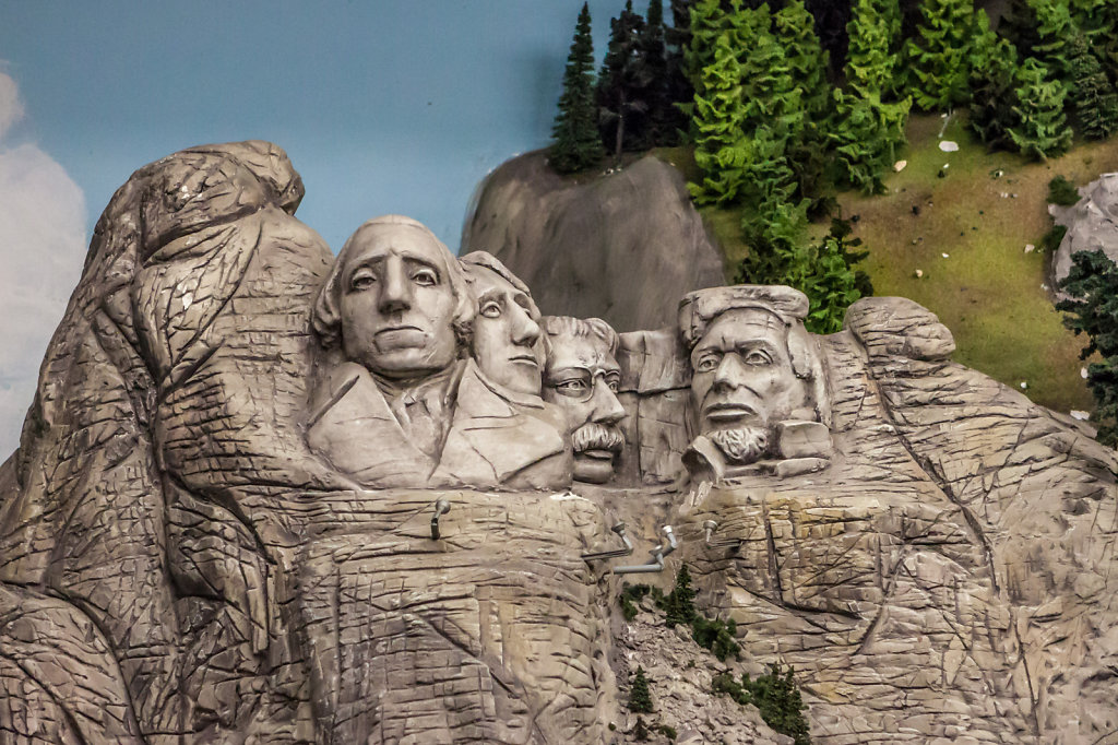 Miniature Wonderland - Mt. Rushmore